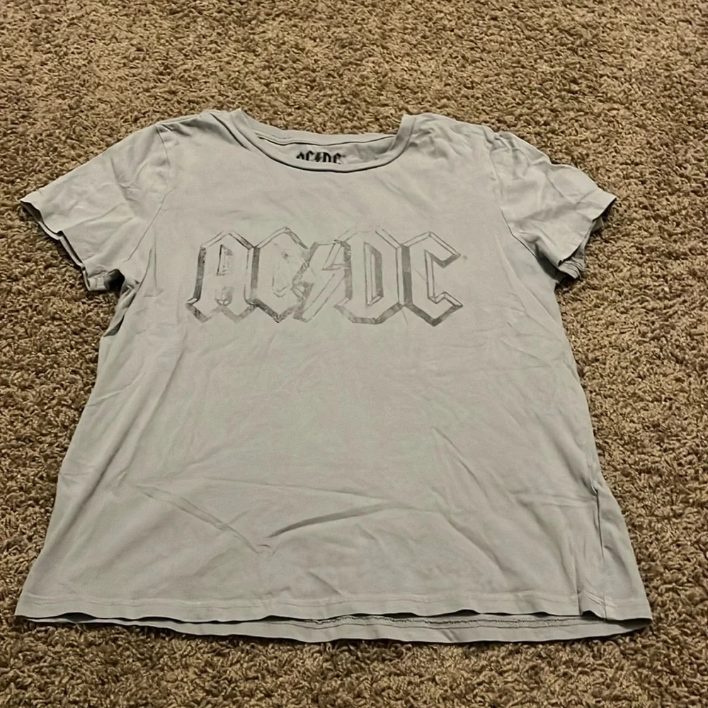 eight women’s shirts - Picture 3 of 9